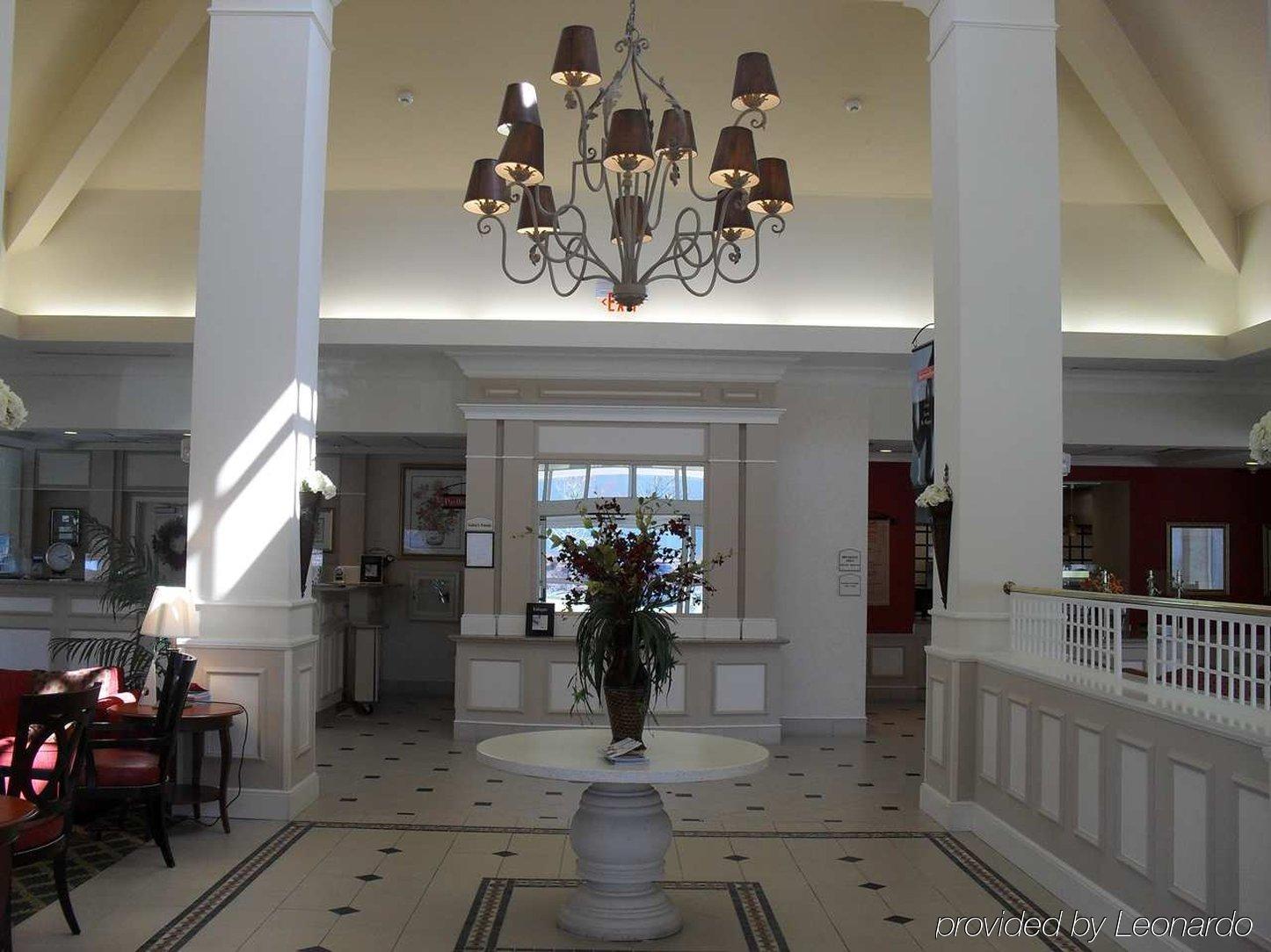 Hilton Garden Inn Westbury Interior photo