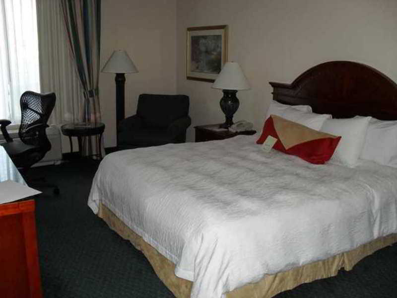 Hilton Garden Inn Westbury Room photo