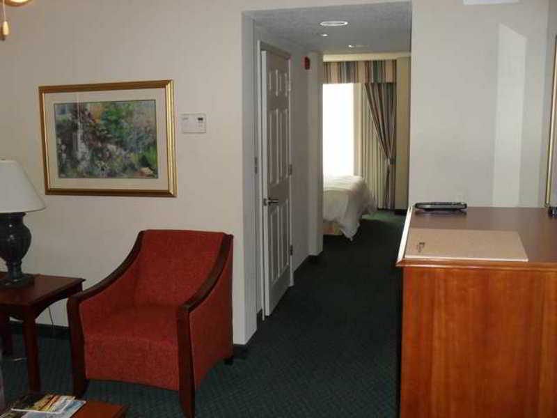Hilton Garden Inn Westbury Room photo